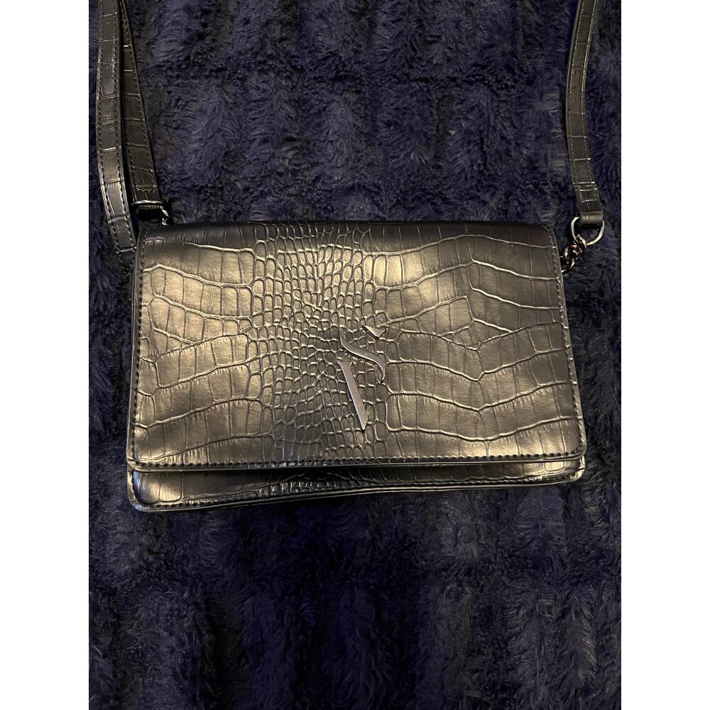 Simply Vera Wang Black Croc Embossed Crossbody Purse Adjustable Strap EUC - Picture 2 of 9
